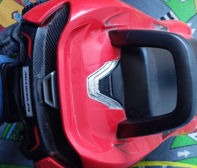 Samochodzik pchacz McLaren P4 czerwony– nie mieści się do paczkomatu