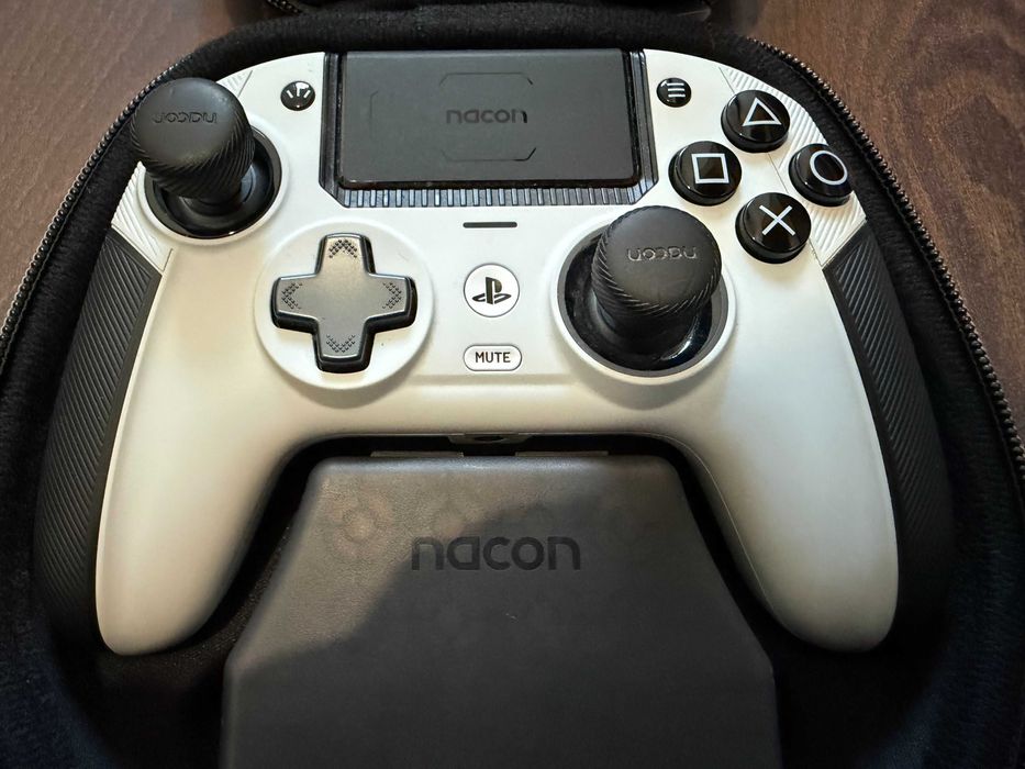 Pad Nacon Revolution 5 Pro (PS5 / PS4 / PC) - Profesjonalny kontroler