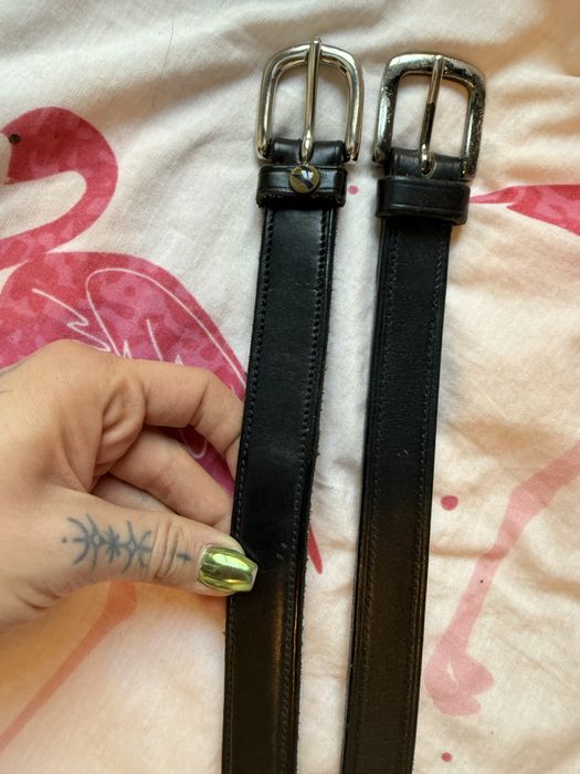 dwa skorzane paski horze