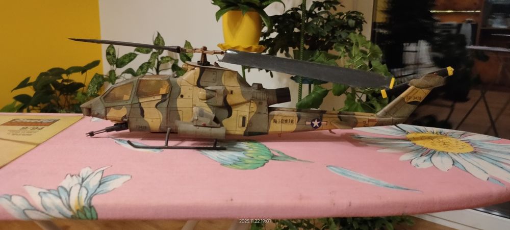 Sprzedam model kartonowy AH1 Cobra