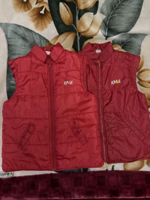 Продам жилетки 2 шт.