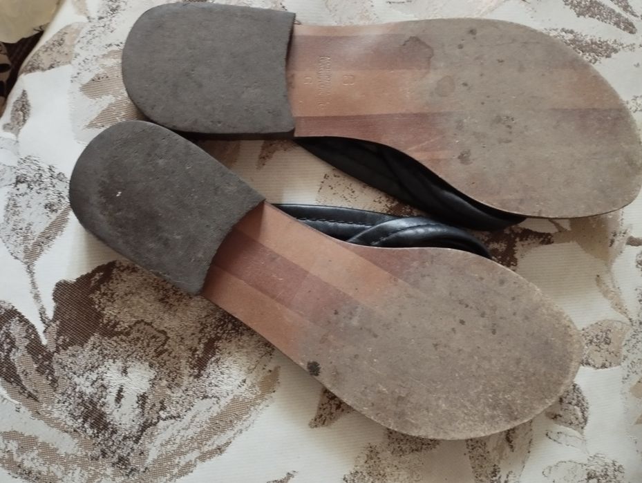 Шльопки шкіряні 39 розмір