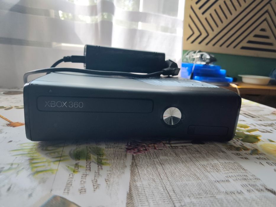 Konsola Xbox 360 slim