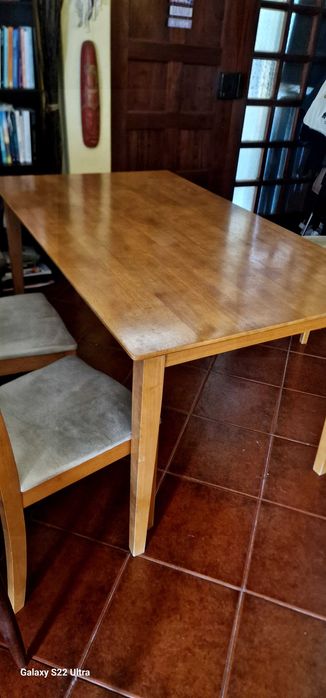 Mesa de sala com 4 cadeiras em cerejeira