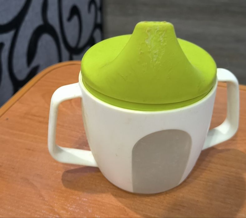 Віддам поїльник для малюка