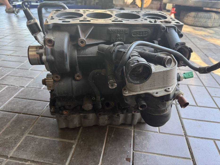 Блок двигуна в зборі VW 2.0 дизель CRL