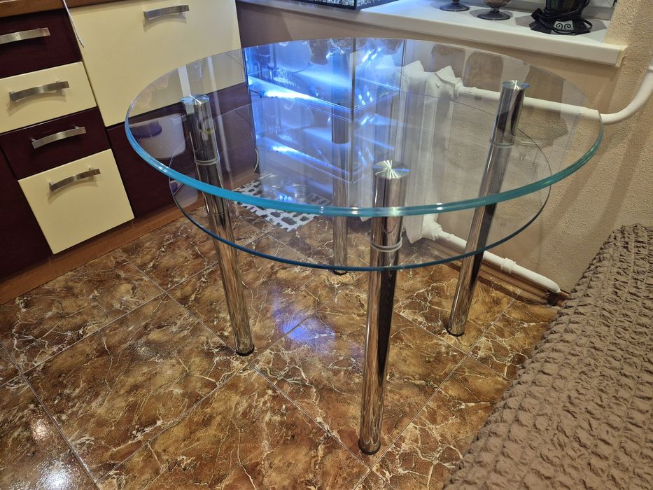 Продам скляний круглий стіл