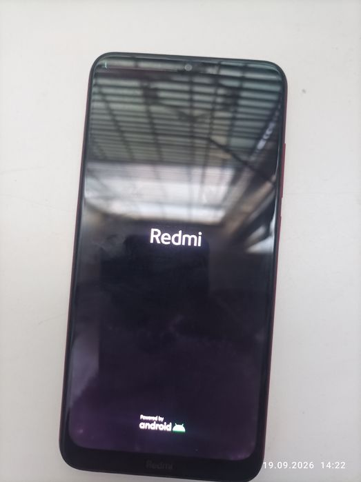 Продам Xiaomi Redmi 8 4/64 під заміну дисплею!