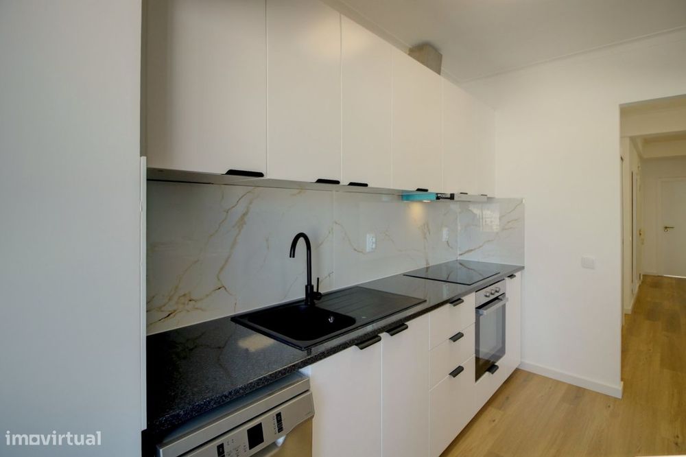 Apartamento T3 Totalmente Renovado, mobilado e com Vista Mar em Olhão