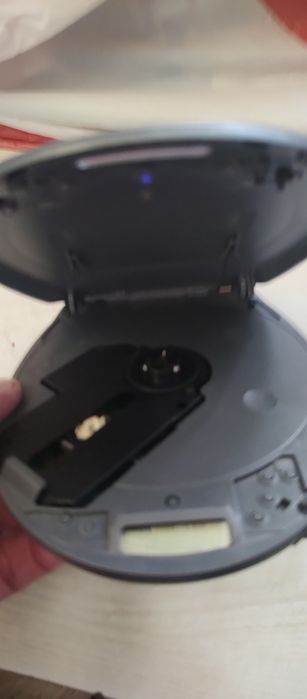 Продам сдиплеер Филипс. Под ремонт