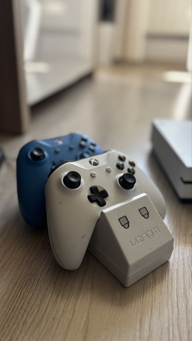 xbox one + dwa pady + 15 gier