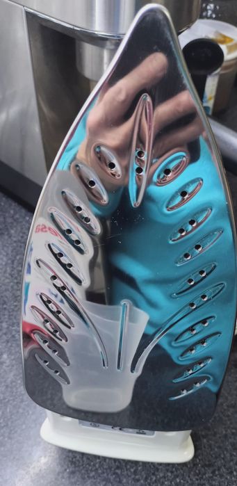 Ferro a vapor de 2000w marca Ufesa