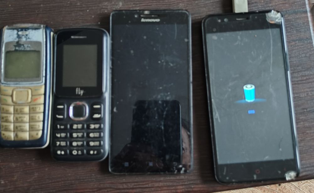 Телефоны на запчасти.