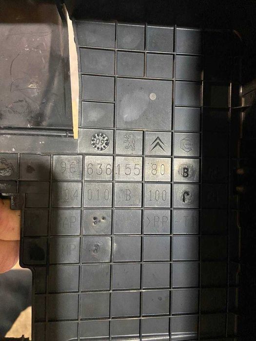 Корпус акамулятора пежо 5008