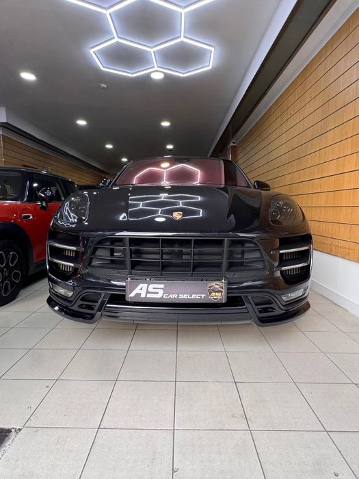 Porsche Macan Turbo Performance Package