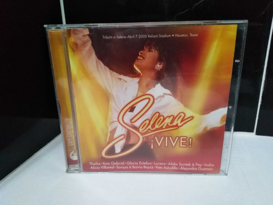 Cd Selena !Vive! Tributo com a voz de vários artistas.