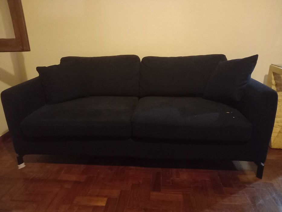 Sofá  em tecido preto