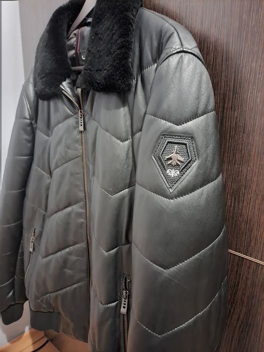 Зимова шкіряна куртка