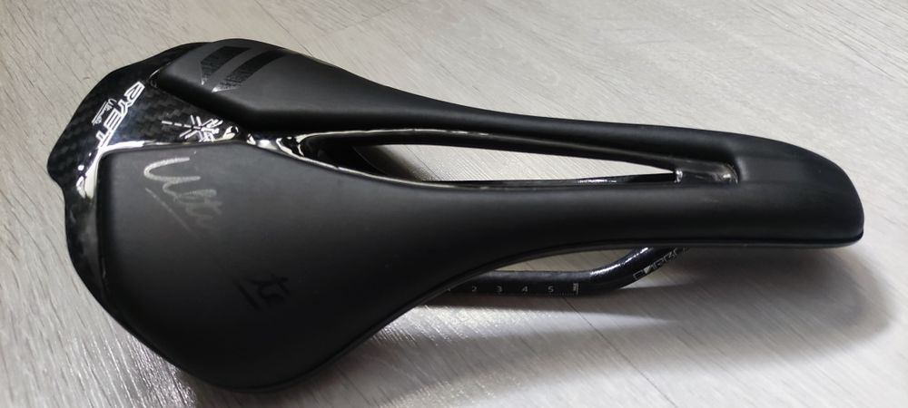Siodełko rowerowe carbon