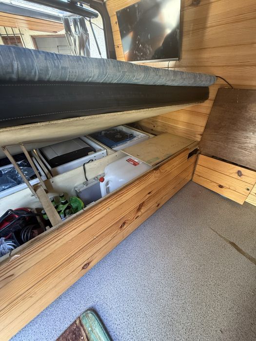 Ford Transit Campervan 1999 – Legalizada, equipada, pintura artística