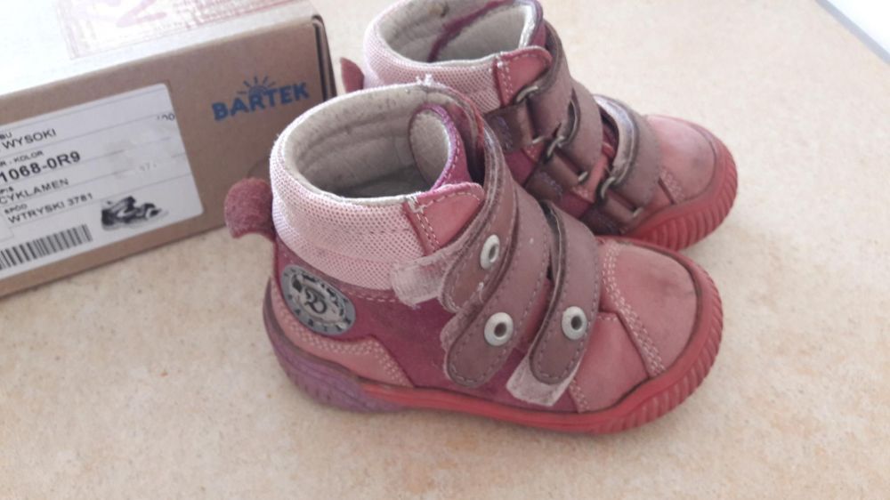 Buty Bartek różowe rozm.21 stan B.dobry.