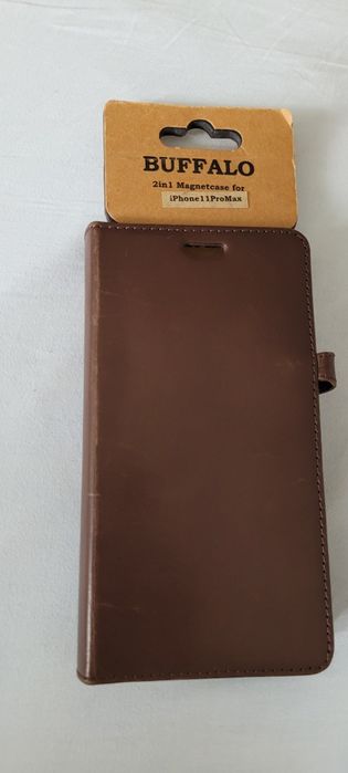 Iphone 11 ProMax futerał i  3 etui