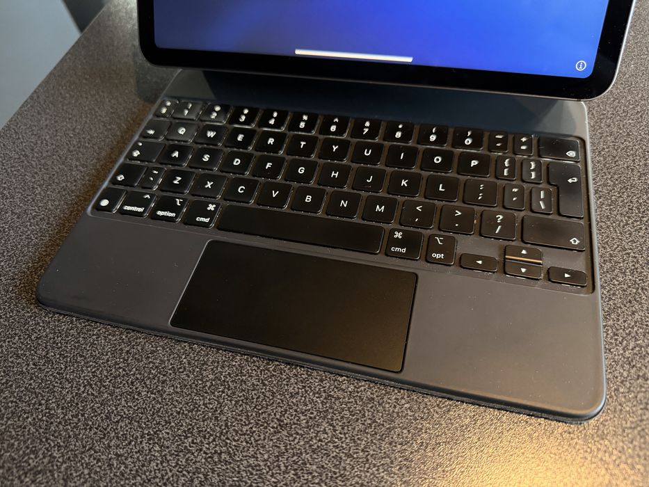 Apple Ipad Air 4 64GB 11” Wifi + cellular, magic keyboard stan idealny