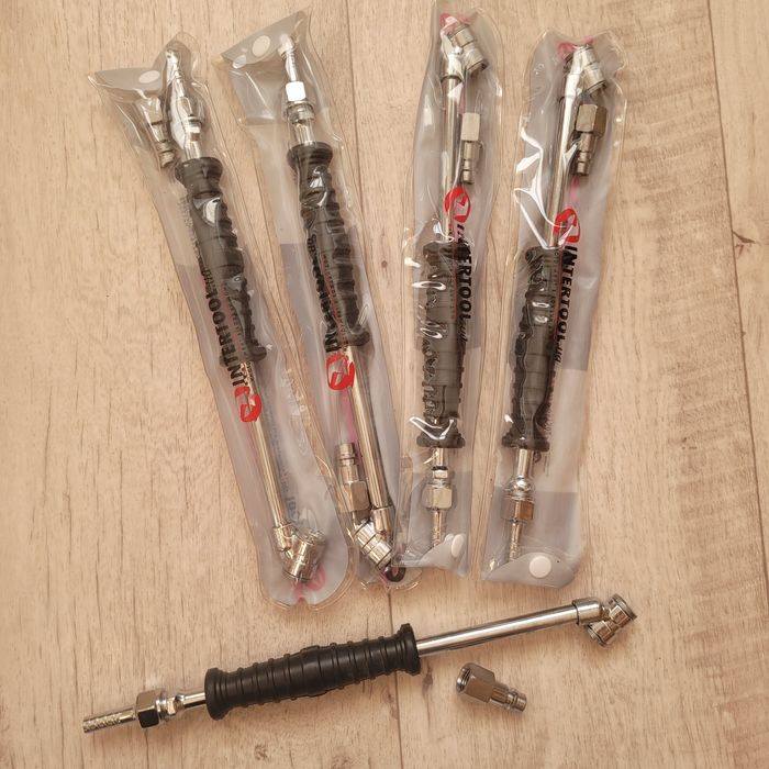 Ручка подкачки, ключ установки вентиля, шланг на пистолет подкачки