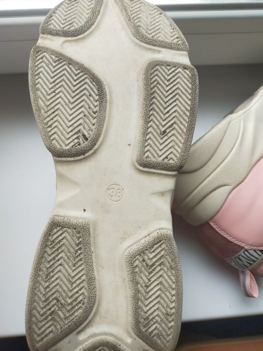 Кроссовки женские