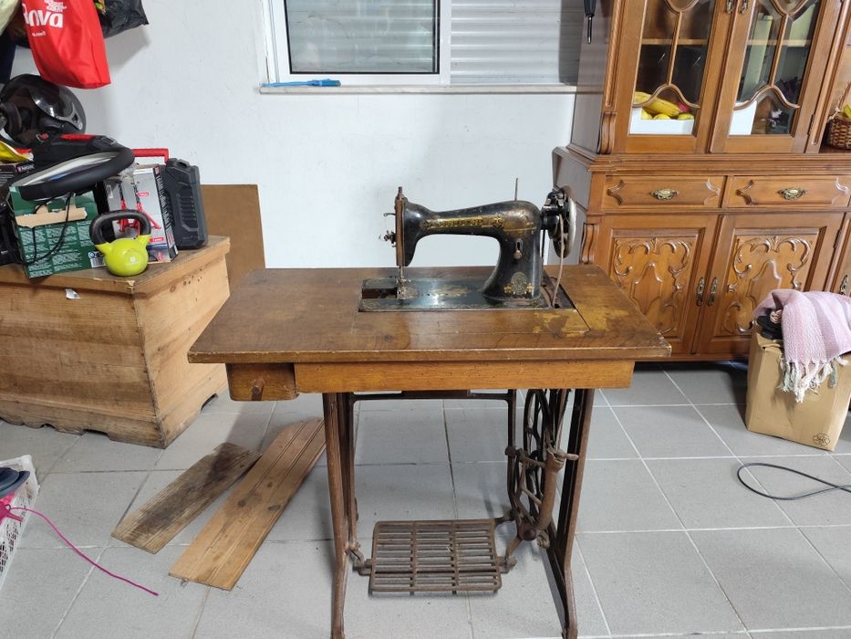 Máquina de Costura antiga, marca Singer