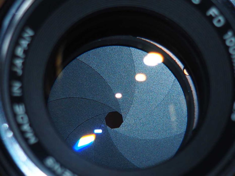 Obiektyw Canon FD 100mm f2.8 ”Silver Ring”.