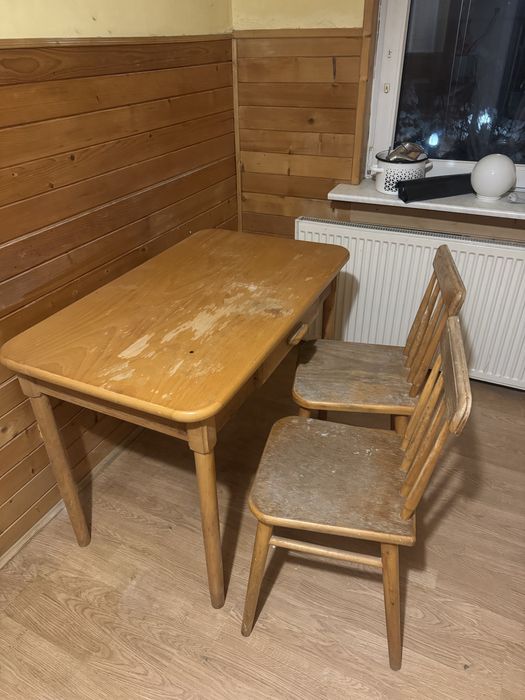 Drewniany stół z szufladą PRL 3 krzesła