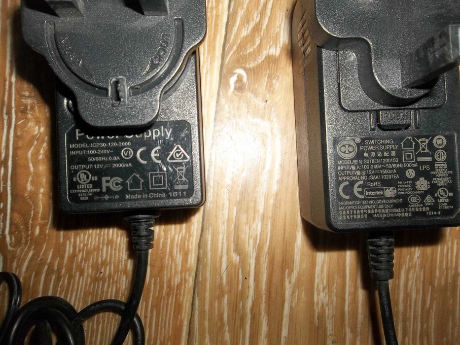 Блоки питания 12 v .английская вилка. Дешево.