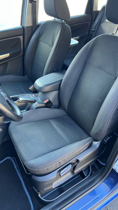 Vendo CMAX 1.6 diesel poucos kms muitos extras Titanium único dono