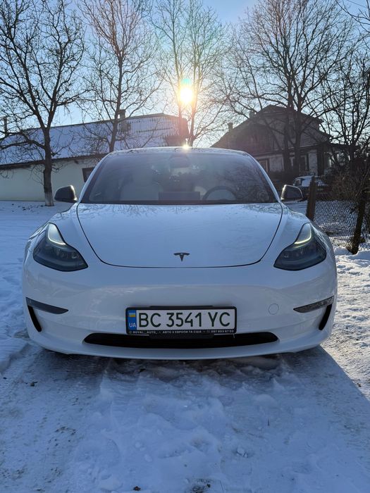 Продається Tesla 3