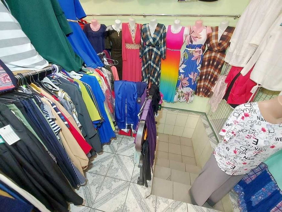 Продається приміщення комерційного призначення...