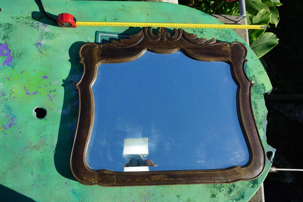 Espelho antigo com moldura em madeira 60x70cm