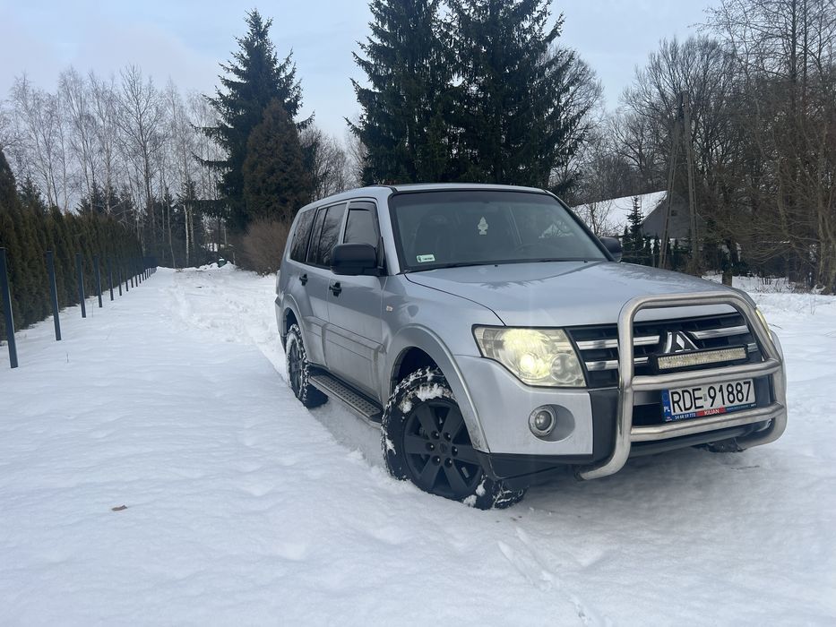 Samochod terenowy mitsubishi pajero