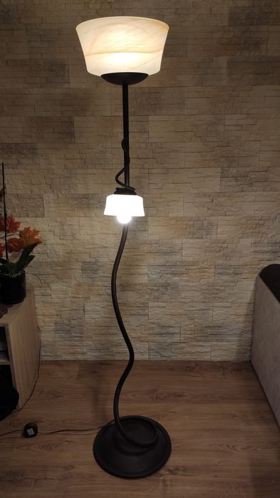 Lampa stojąca rustykalna