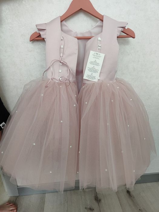 Нарядна пишна сукня 116 розмір