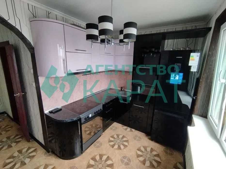 Продам 2 к квартиру на Молочній, з ремонтом. Метро поруч.