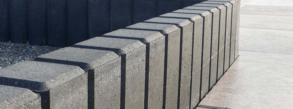 Obrzeże palisadowe kwadratowe firmy KOST-BET