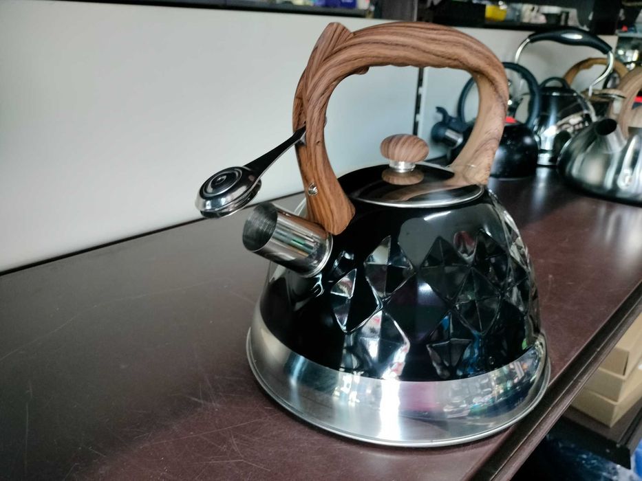czajnik czarny diament solidny z drewniana rączka automatyczny gwizdek