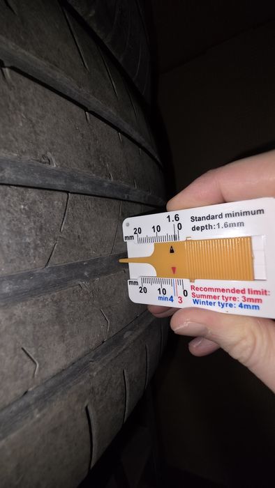 Шини Kumho Ecsta R18 235 45, кінець 2020 року, 3-4мм