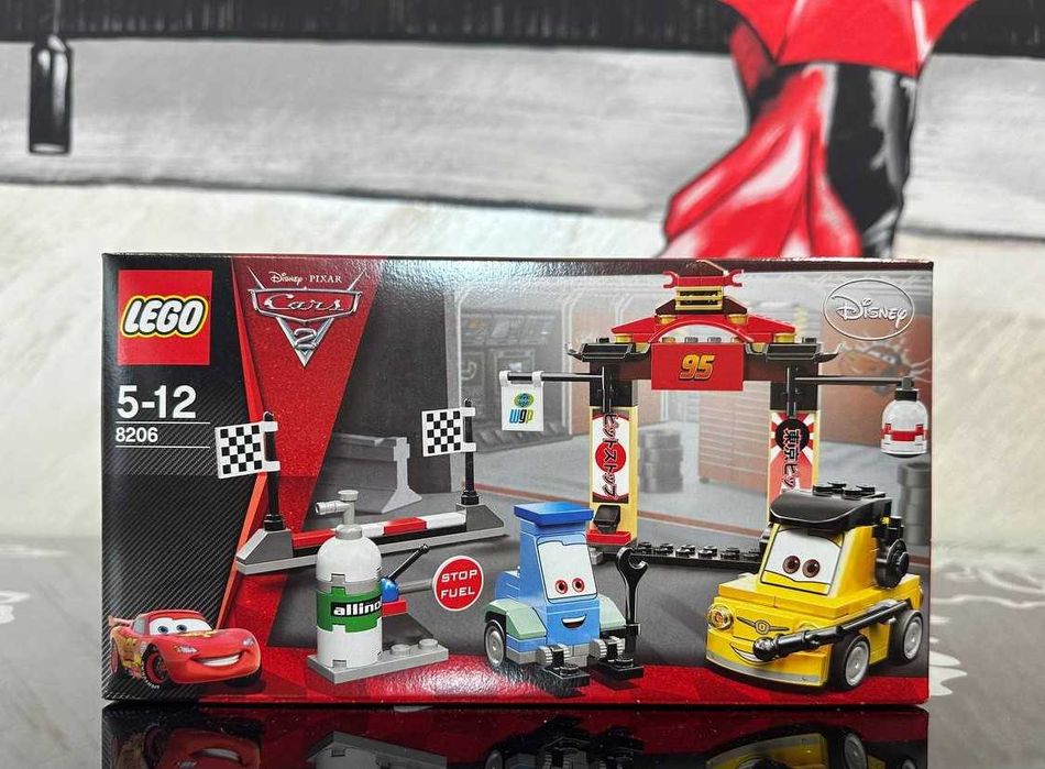 Конструктор LEGO Disney 8206 Cars 2 Токійський піт-стоп