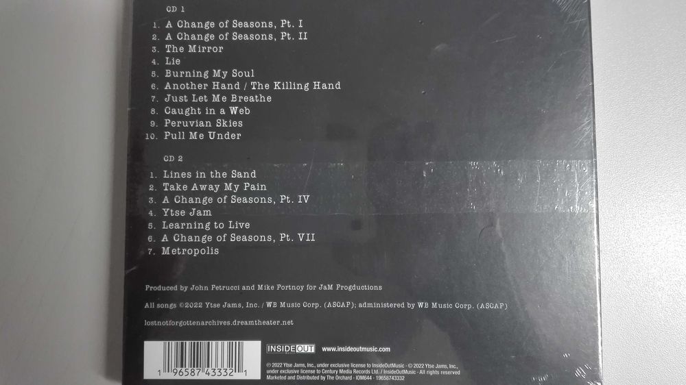 CDs selados dos Dream Theater e KISS