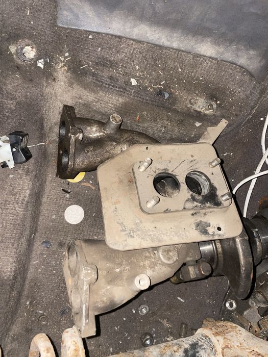 Впускний колектор Пежо 405 1.6 карбіратор