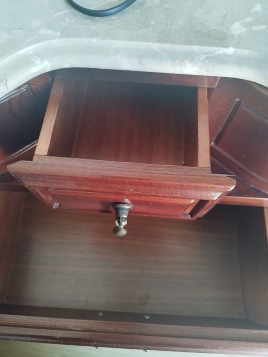 Cómoda + mesa de cabeceira antiga