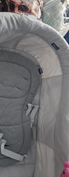 Дитяча колиска на колесах