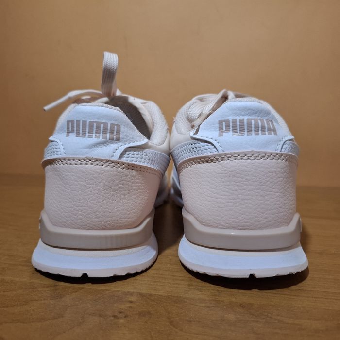 Жіночі фірмові кросівки Puma